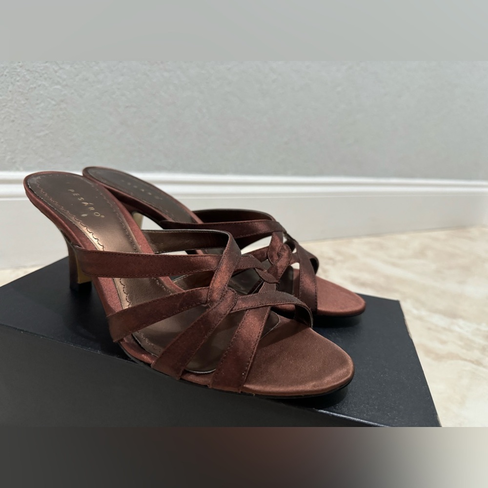 Never Worn Pesaro Brown Kitten Heel Women’s Sandals